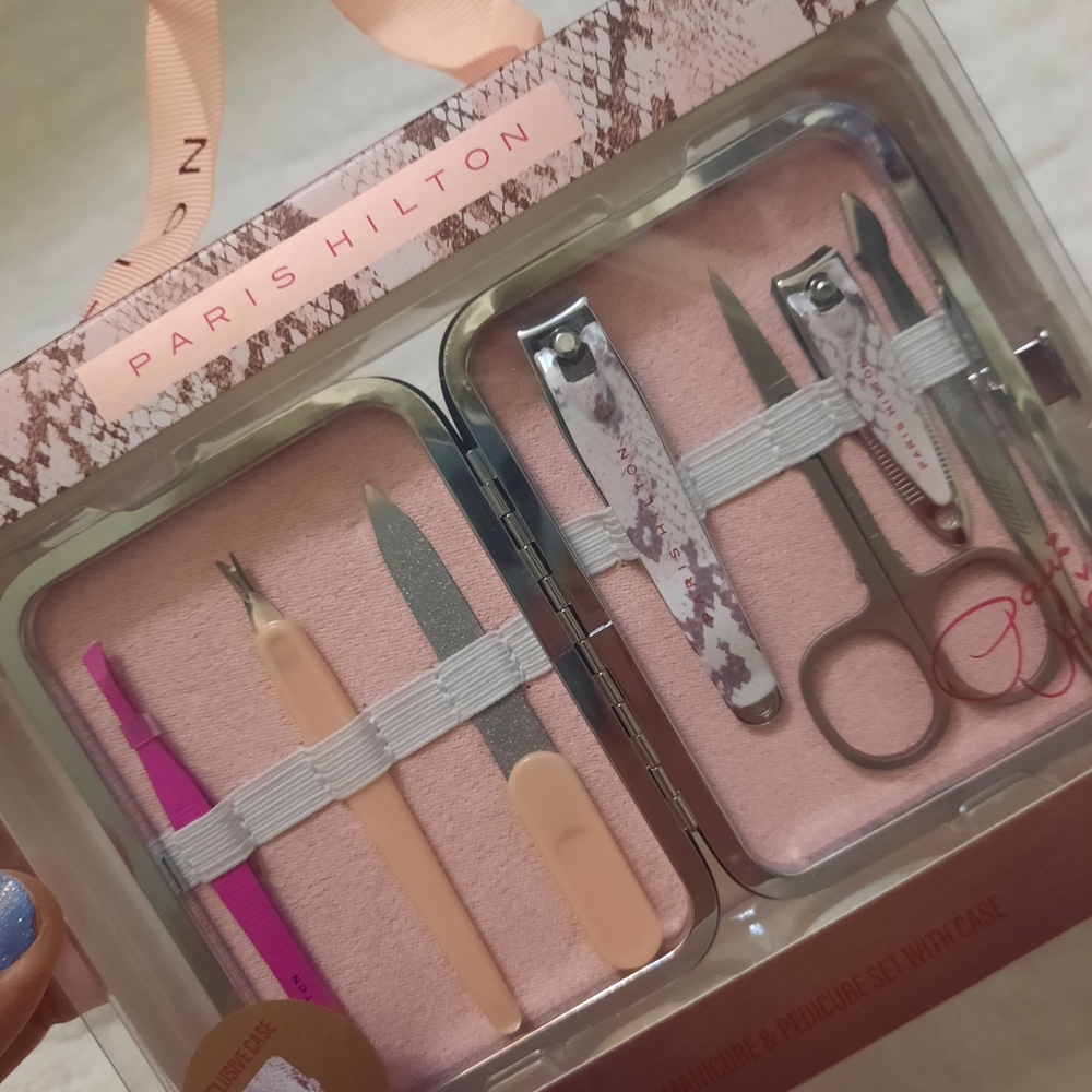 Paris Hilton grooming kit